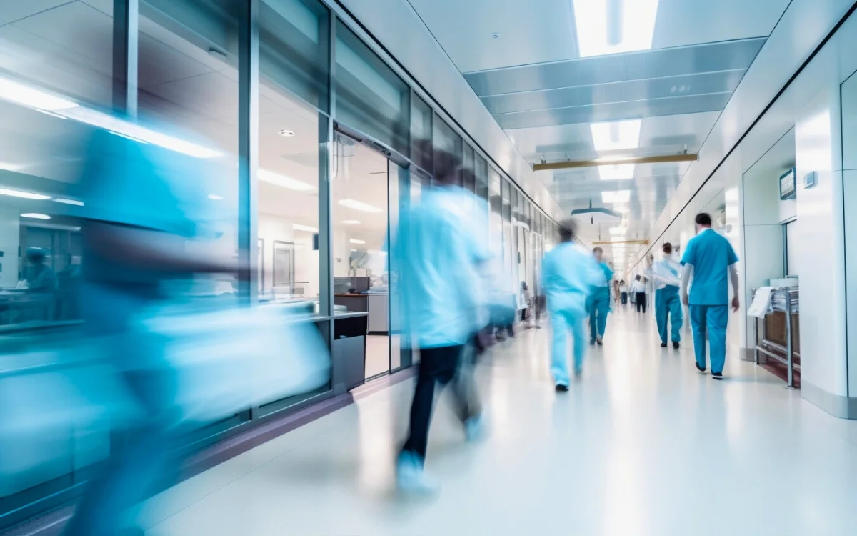 Especialistas discutem fiscalização rigorosa para garantir qualidade na formação médica.