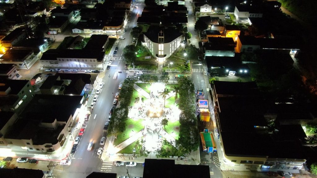 Praça Dom Luiz: ponto de encontro e convivência no coração de Mantenópolis