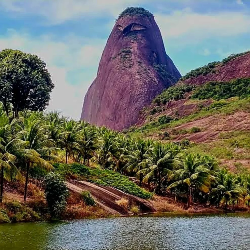 Conheça a Pedra Bico da Coruja, em Águia Branca