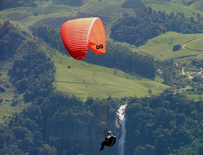 Cachoeira da Prata: refúgio natural entre as montanhas de Castelo