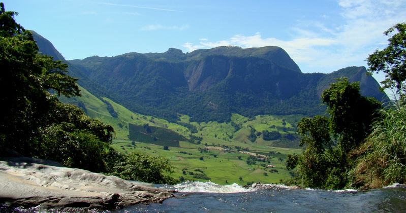 Cachoeira da Prata: refúgio natural entre as montanhas de Castelo