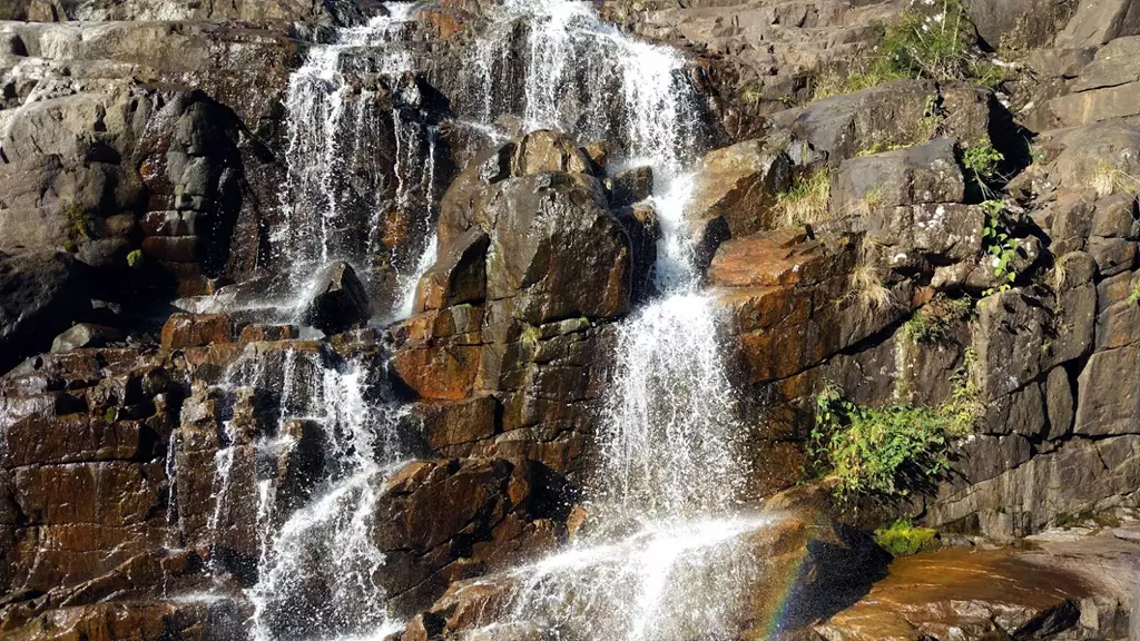 Descubra a Cachoeira do Rogério entre as Montanhas de Iúna