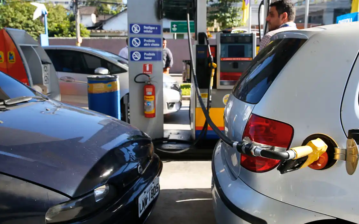 O GNV é considerado estratégico, pois polui menos que o óleo diesel. Foto: Tânia Rego/Agência Brasil