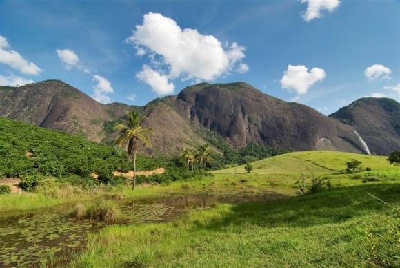 Alto Misterioso: belezas naturais em São Roque do Canaã Alto Misterioso: belezas naturais em São Roque do Canaã