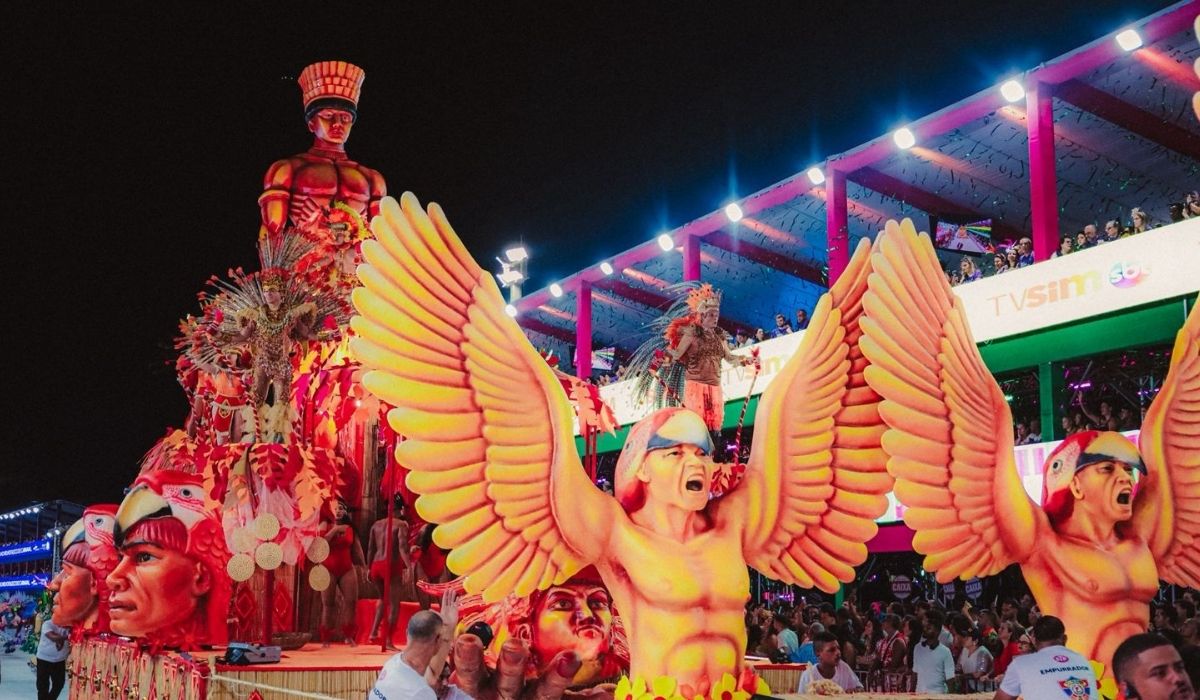 A Pega No Samba, primeira escola do Grupo Especial do Carnaval de Vitória 2026, a desfilar no Sambão do Povo, nesta sexta-feira (6). Foto: Kayo Dalvi