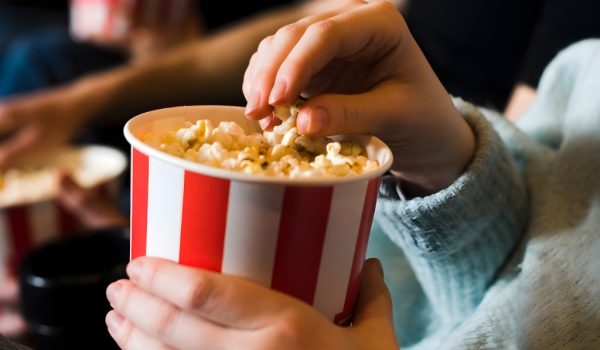 Público também vai poder aproveitar os combos de pipoca na promoção. Foto: Freepik