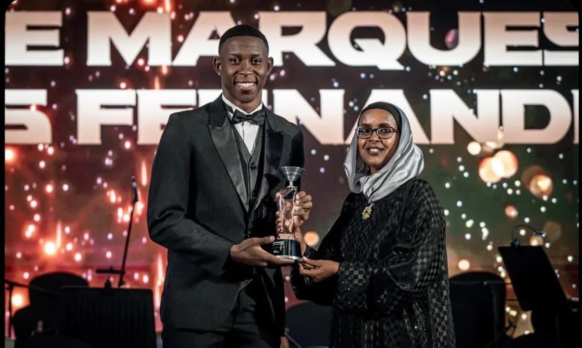 Henrique Marques, campeão mundial de taekwondo, é premiado como melhor do mundo em 2025.