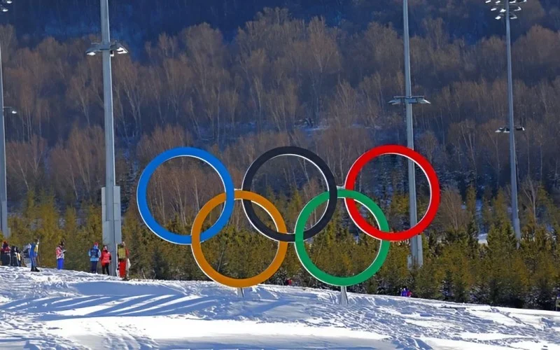 Delegação brasileira participa dos Jogos de Inverno em Milão-Cortina em busca de medalhas.