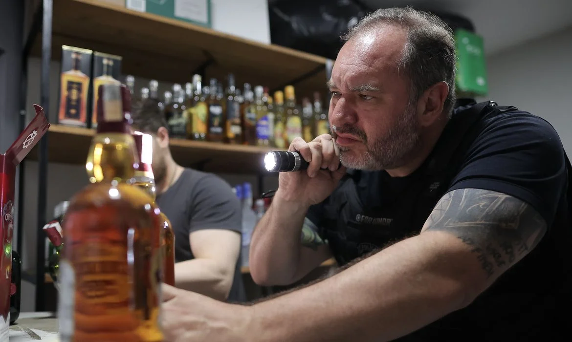 Alerta sobre intoxicação por metanol em bebidas alcoólicas durante o carnaval. Foto: PABLO JACOB/Governo de São Paulo
