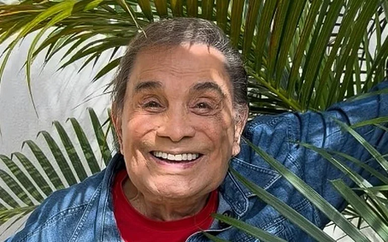 Humorista Dedé Santana deixa hospital após avaliação clínica e retorna ao hotel. Foto: Reprodução/Instagram