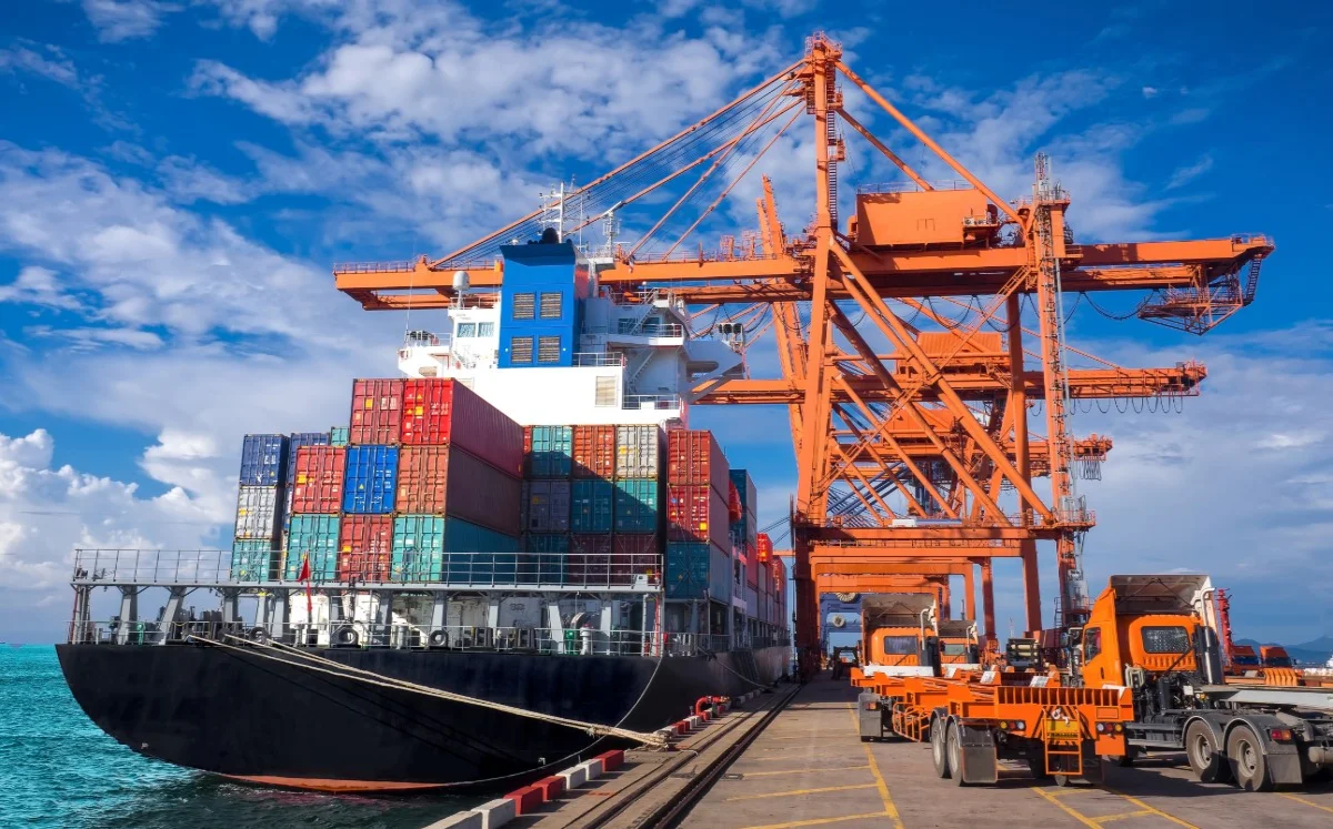 Balança comercial do Brasil apresenta superávit de US$ 2,07 bilhões na terceira semana de fevereiro.