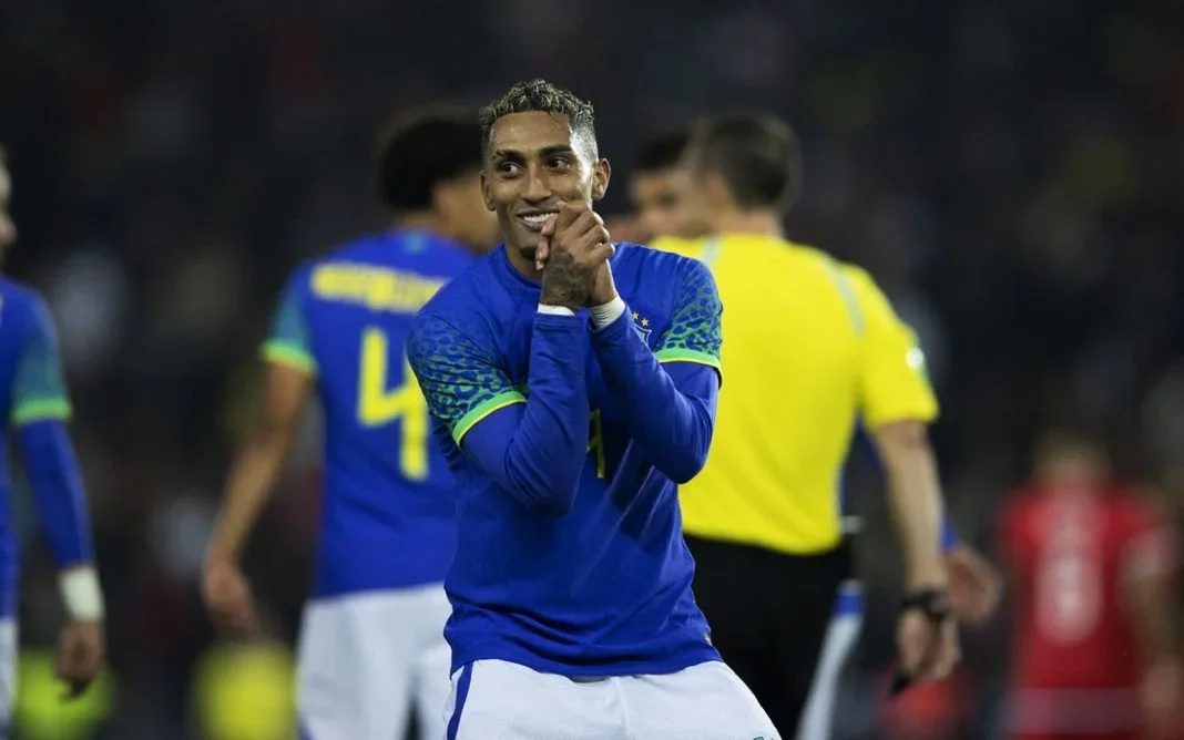 Jogador Raphinha do Barcelona fala sobre lesões e retorno à seleção brasileira.