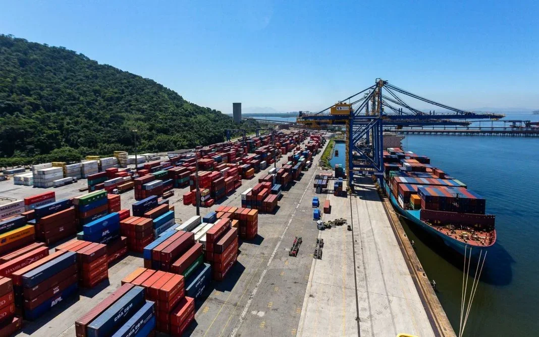 Governo brasileiro anuncia apoio a exportadores impactados por tarifas dos Estados Unidos. Foto: Diego Baravelli/Ministério da Infraestrutura