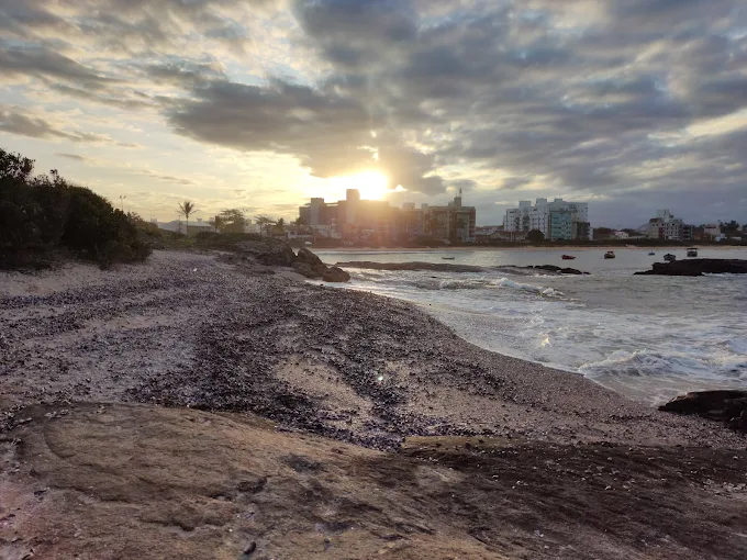 Praia de Graçaí: tranquilidade e beleza selvagem em Guarapari