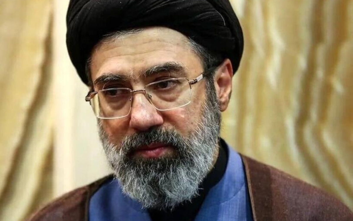 Líder Supremo do Irã, Khamenei, ameaça abrir novas frentes na guerra contra os EUA.