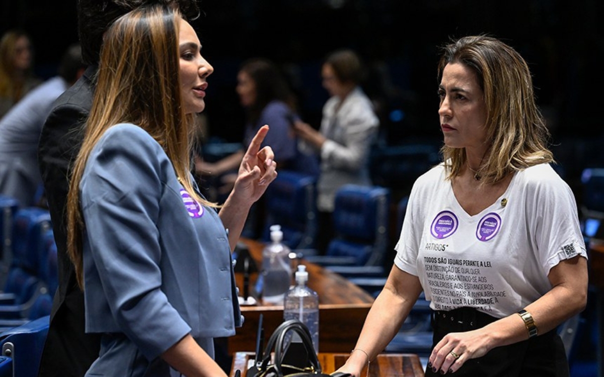 Senado aprova lei que torna a misoginia crime de ódio com penas mais rigorosas.