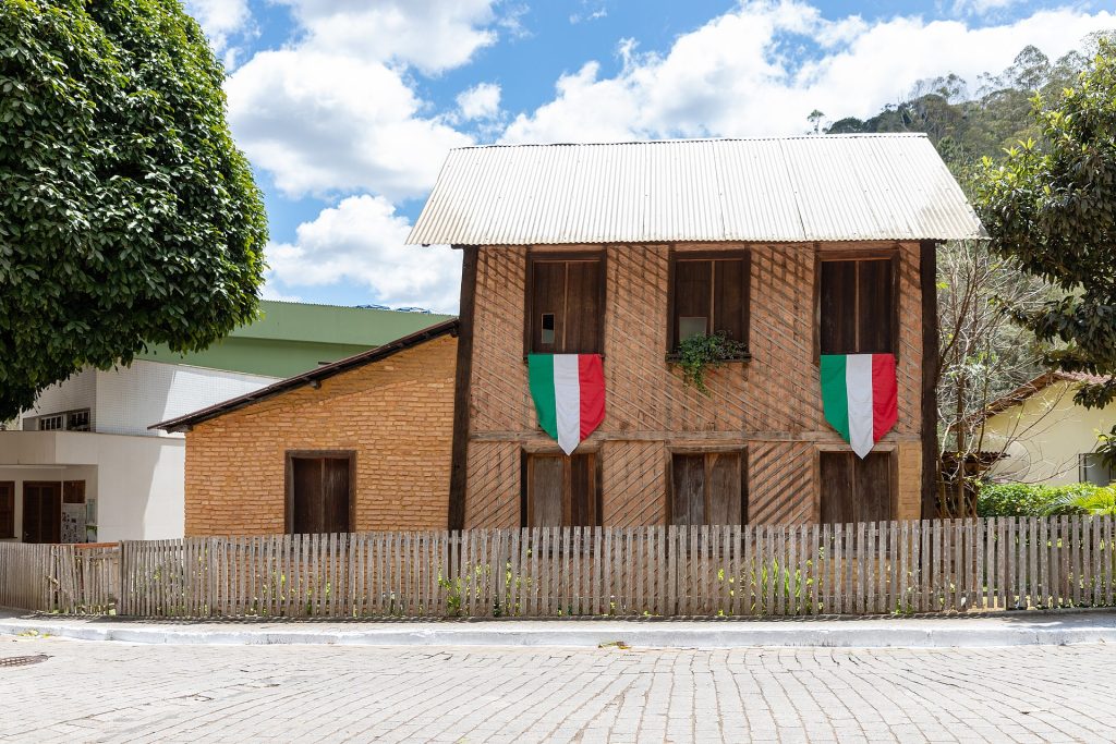 Quatro roteiros a partir do Grande Buda de Ibiraçu para explorar o Espírito Santo