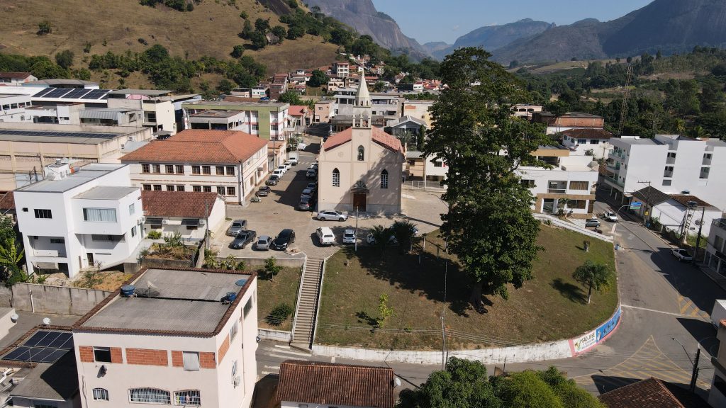 Conheça a Pedra da Boneca, em Águia Branca