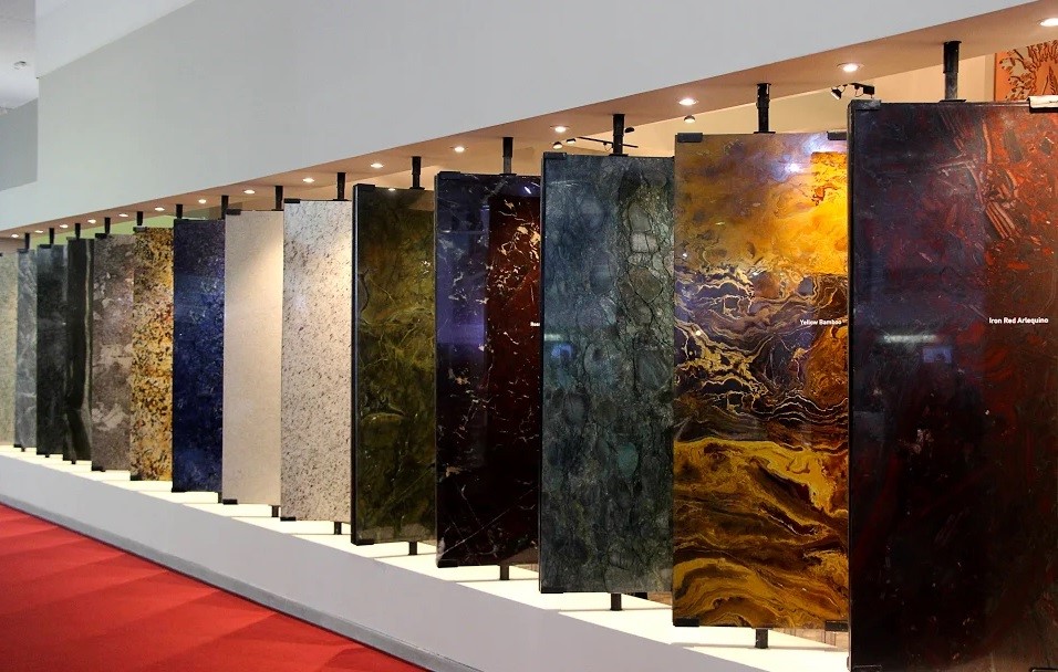 Exposição de rochas ornamentais brasileiras em edição da Coverings, nos EUA. Foto: Centrorochas