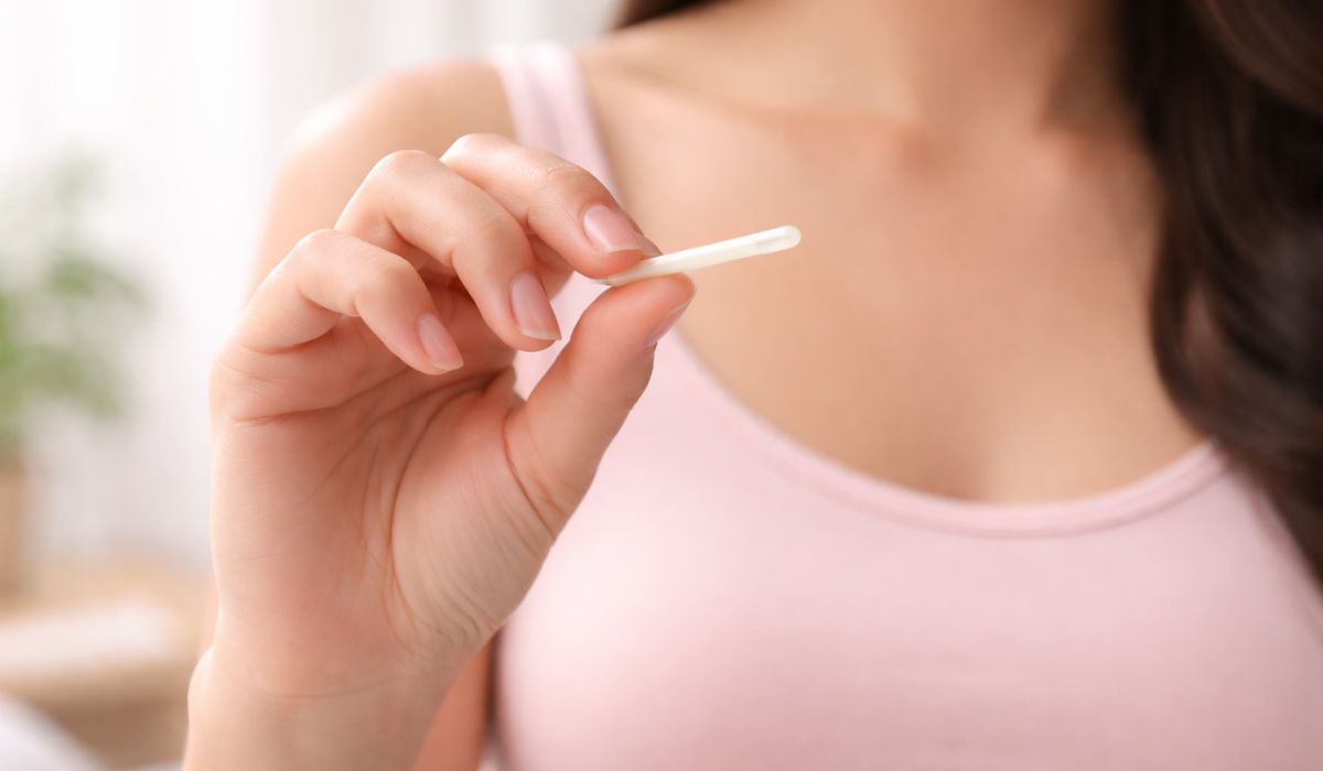 O Implanon é um contraceptivo reversível de longa duração (LARC), com eficácia superior a 99% e validade de até três anos. Foto: IA