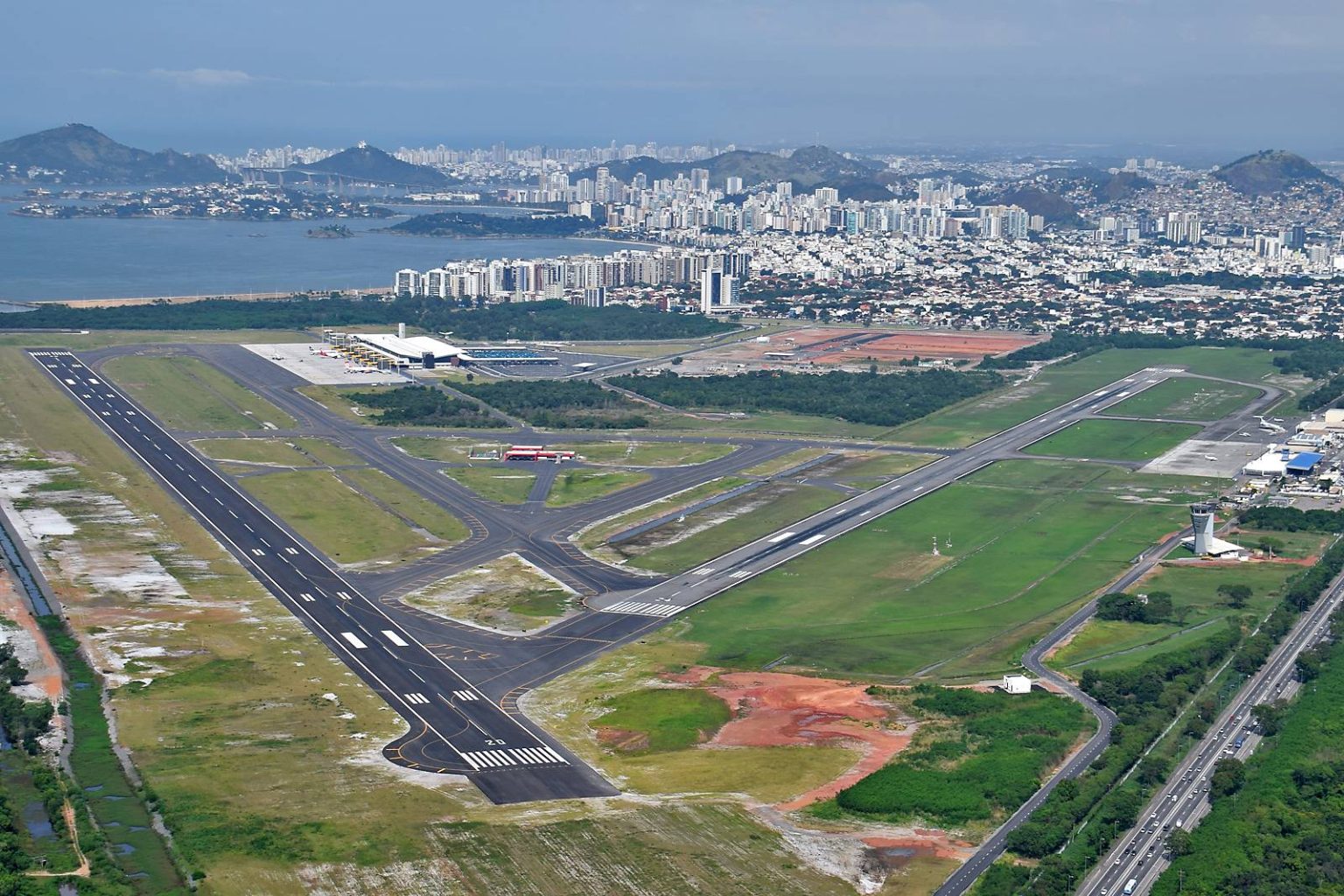 Vista do Aeroporto de Vitória, um dos terminais habilitados para importações de aviões no Brasil. Foto: Divulgação