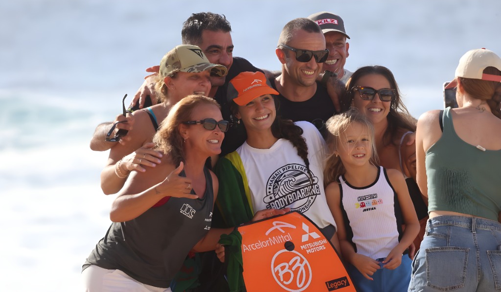 Neymara celebrou a vitória da filha Luna em campeonato no Havaí. Foto; divulgação