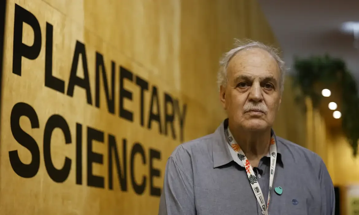 Climatologista brasileiro Carlos Nobre é nomeado para conselho da Igreja Católica.