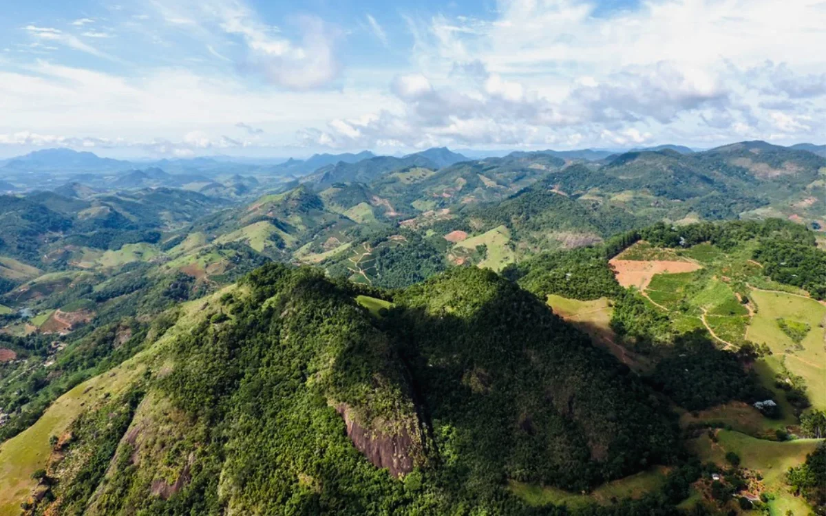 Conflito no Irã gera danos ambientais e climáticos na região do Oriente Médio.