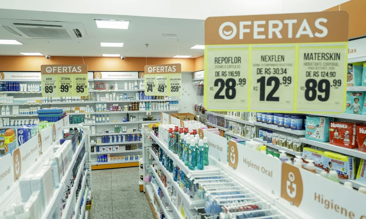 Reajuste de preços de medicamentos no Brasil conforme nova regra da Cmed.
