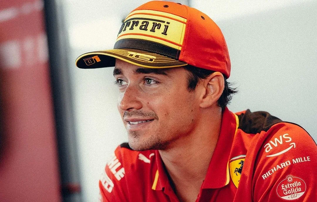 Charles Leclerc da Ferrari domina treino livre do GP da Austrália em Melbourne.