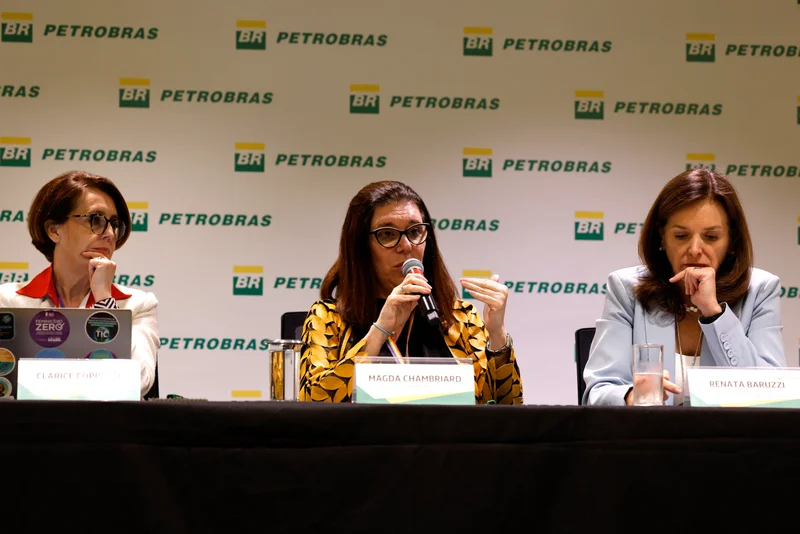 Presidente da Petrobras reafirma política de preços em cenário de instabilidade geopolítica.