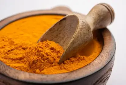 Anvisa emite alerta sobre danos ao fígado por suplementos de cúrcuma. Foto: Freepik