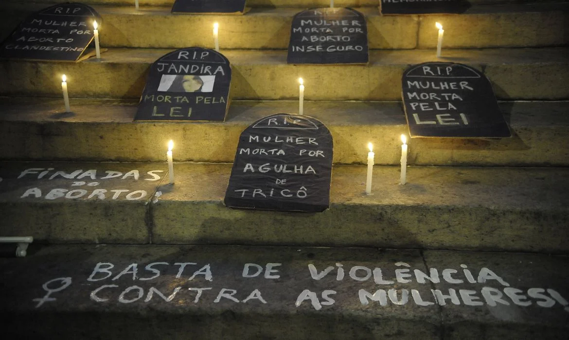 Mulheres se mobilizam em protesto contra a violência e por direitos no Brasil. Foto: Fernando Frazão/Agência Brasil