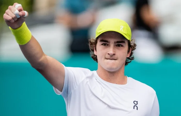 João Fonseca realiza jogada incrível no Rio Open e vence prêmio da ATP.
