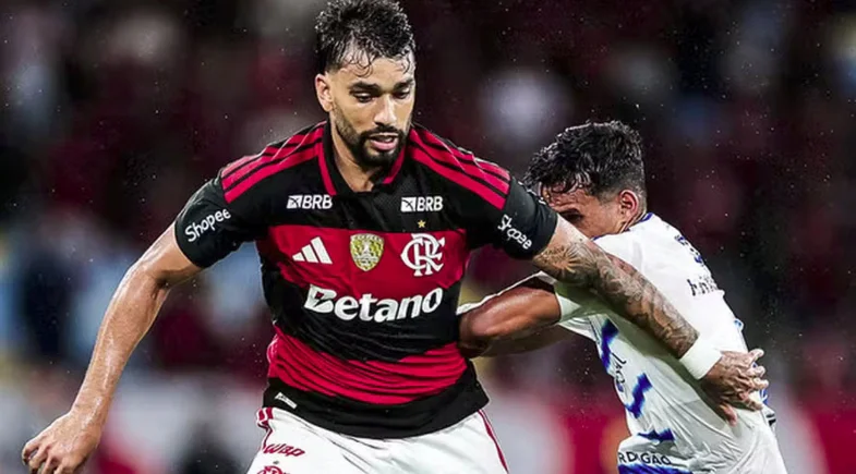 Meia Lucas Paquetá do Flamengo jogará com fratura no dedo anelar da mão direita.