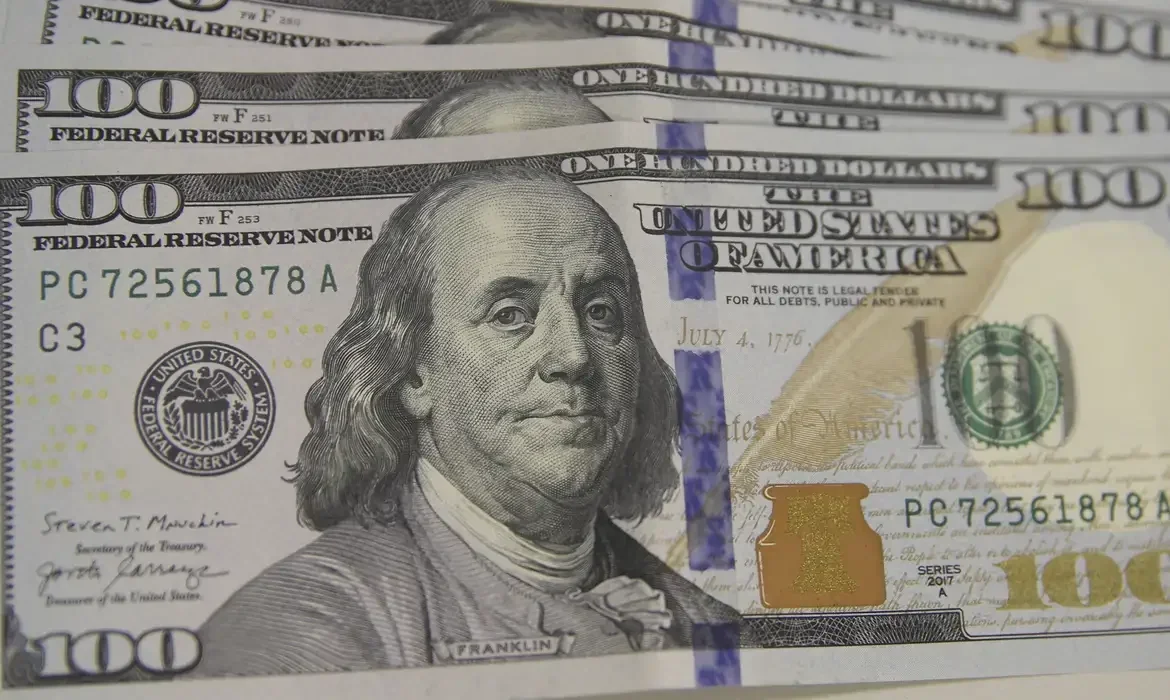 Dólar fecha em alta devido a tensões globais e aumento do petróleo. Foto: Valter Campanato/Agência Brasil