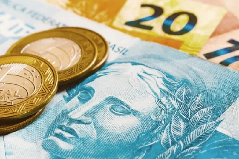 Projeção do PIB brasileiro para 2026 é elevada para 1,83% segundo relatório Focus.