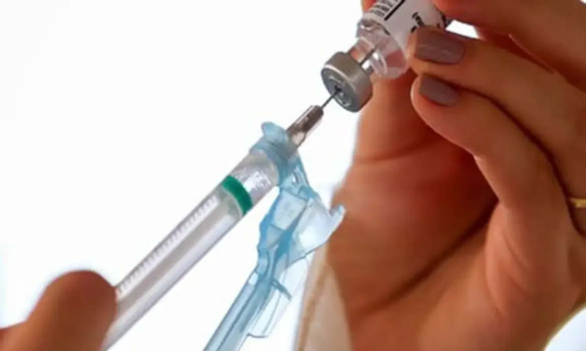 Pesquisa mostra que vacina contra herpes-zóster é segura para pacientes com doenças reumáticas.