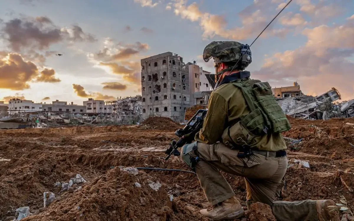 Forças de Defesa de Israel bombardeiam alvos no coração de Teerã.