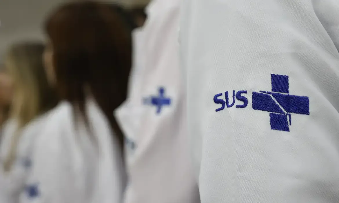 Exames para detecção de câncer de intestino aumentam no SUS durante a campanha Março Azul.