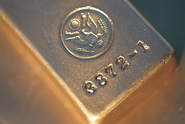 Queda do preço do ouro em meio a tensões geopolíticas no Oriente Médio.