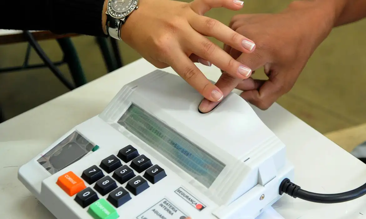 Eleitores devem regularizar biometria e situação do título eleitoral até 6 de maio nos cartórios do Espírito Santo. Foto: Wilson Dias (EBC)