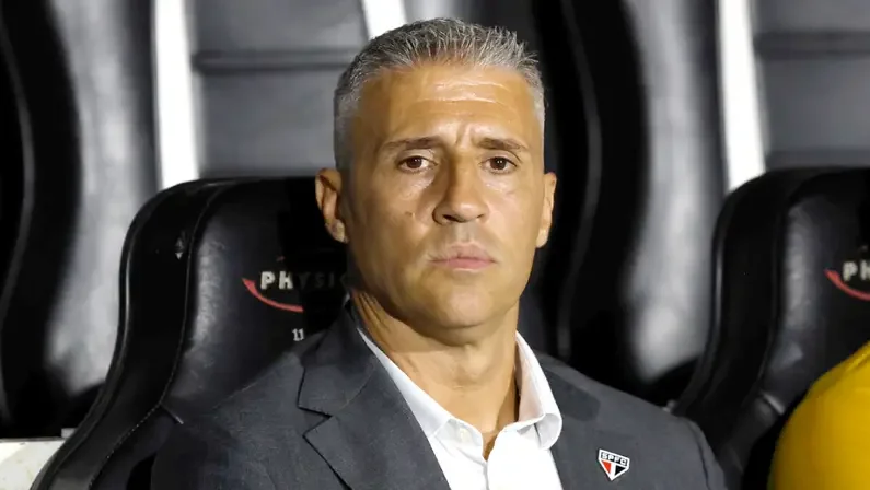 Hernán Crespo em conversa para assumir o cargo de treinador do Botafogo.