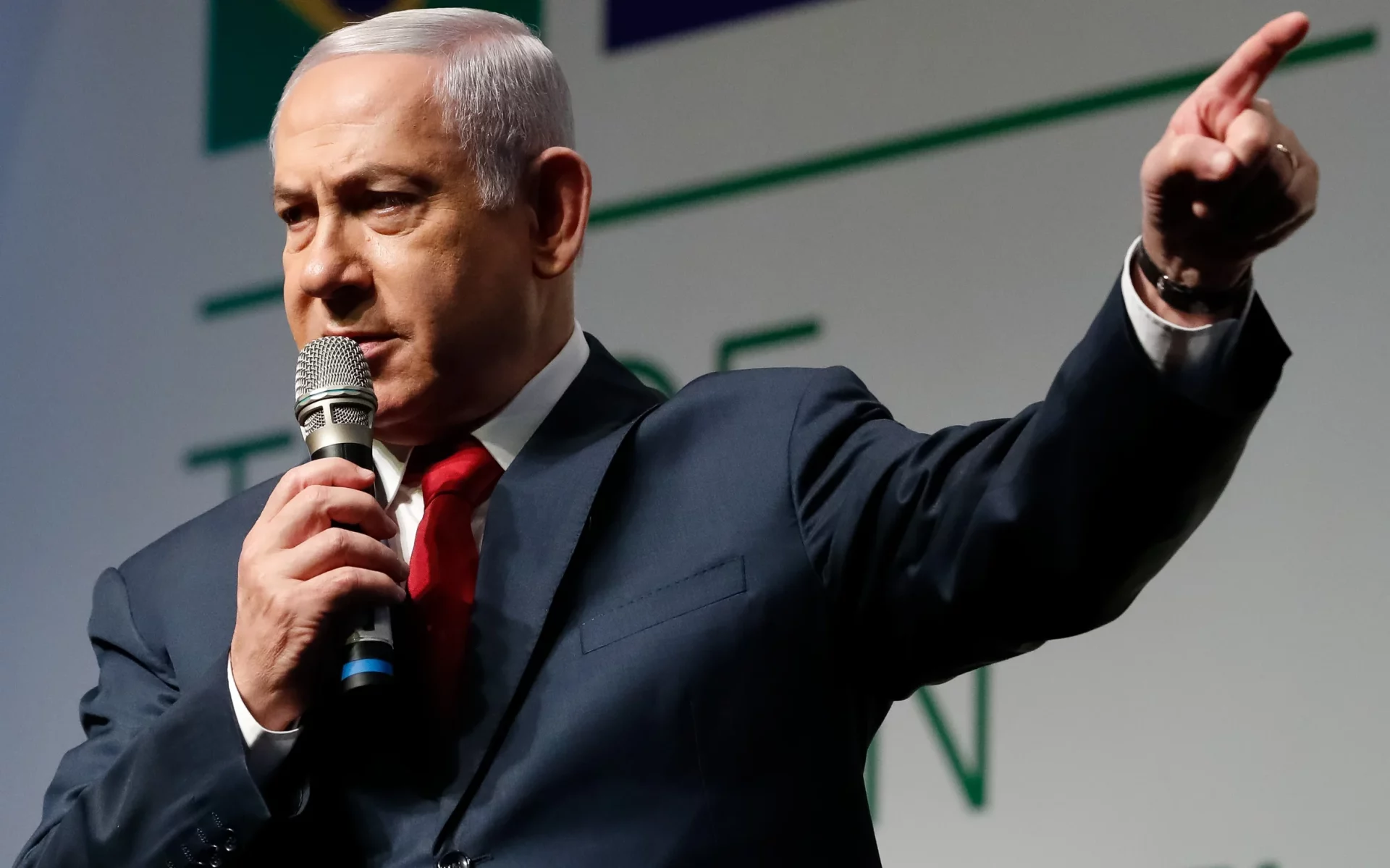 Ataques aéreos israelenses atingem capitais do Irã e do Líbano em 2023.