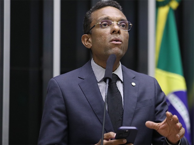 Deputado Otoni de Paula nega ter apoiado Erika Hilton na eleição da Comissão da Mulher e contesta versão que circula nas redes. Foto: Divulgação