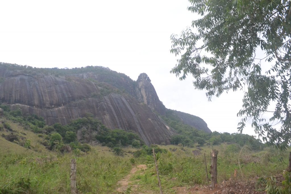 Conheça a Pedra da Boneca, em Águia Branca