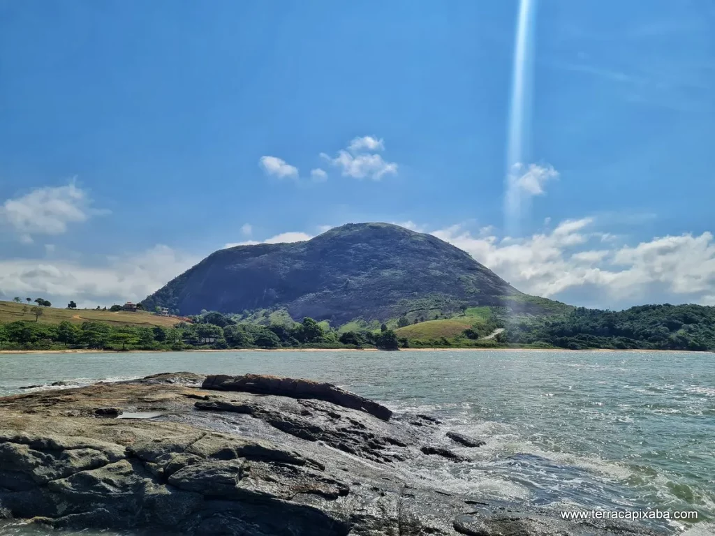 Praia do Martins: cenário perfeito para contemplar o litoral sul capixaba