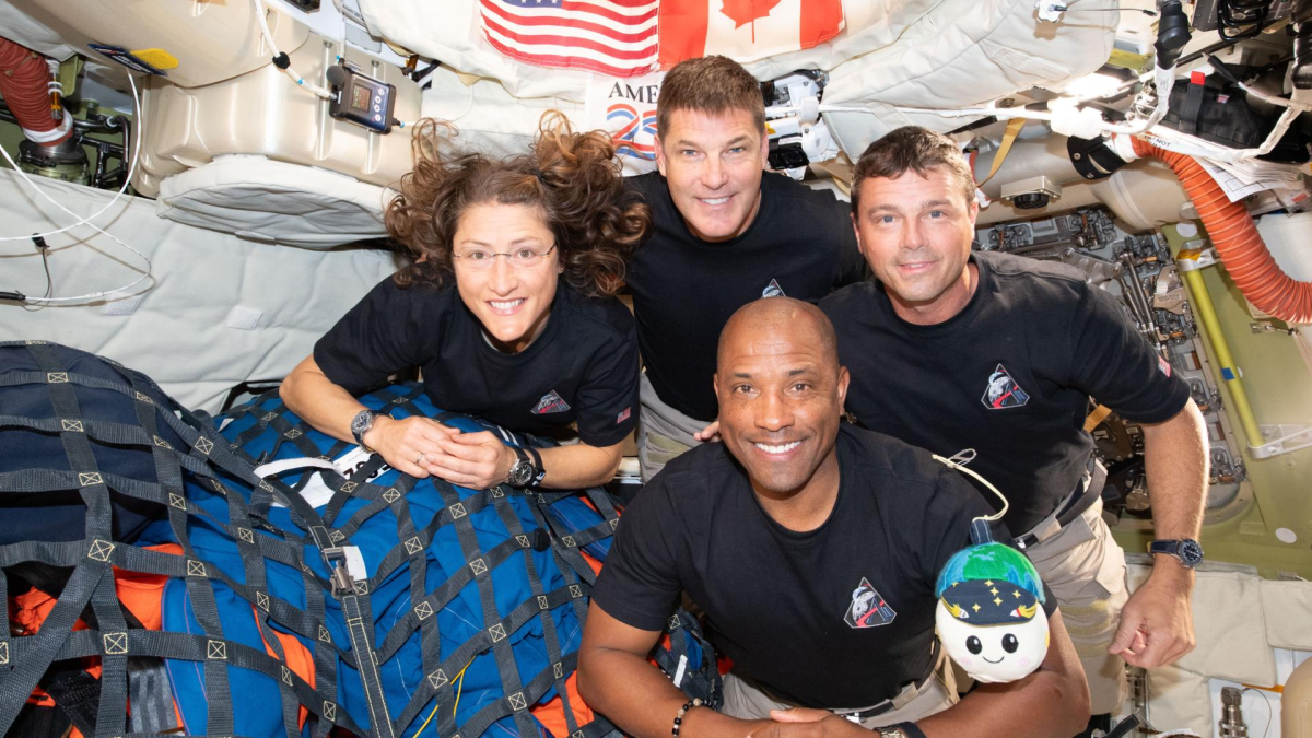 Equipamento da USP monitorou sono dos astronautas na missão Artemis II da NASA.