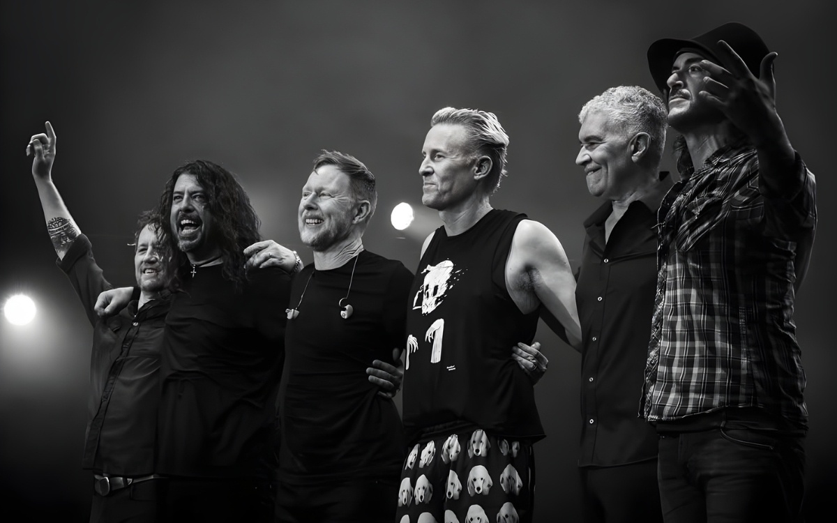 Foo Fighters lança o álbum Your Favorite Toy, com 10 novas canções e Ilan Rubin na bateria.
