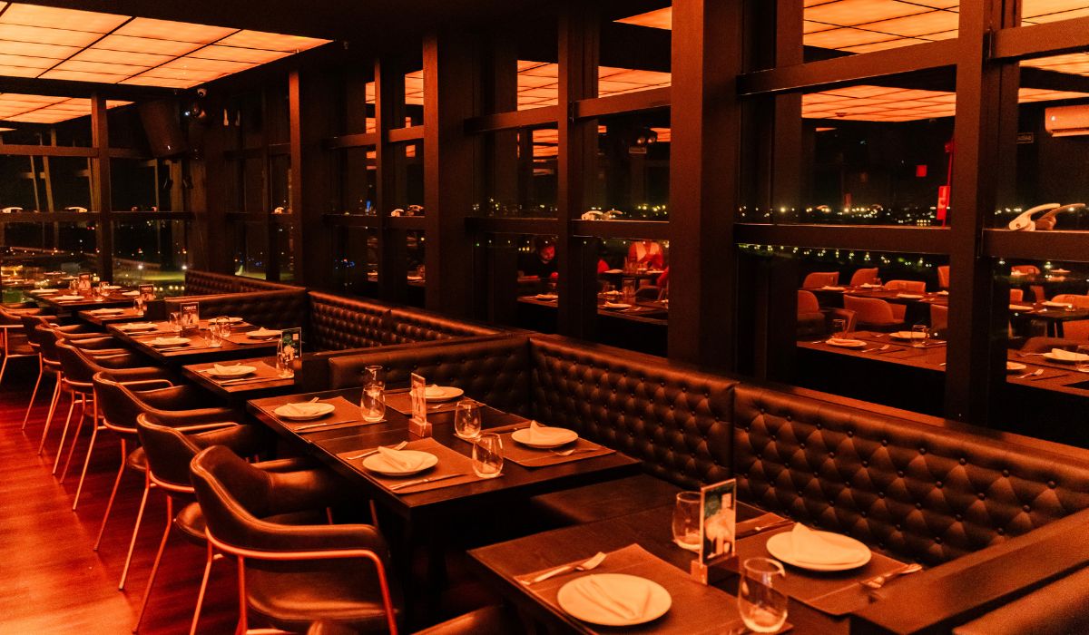 Instalado em formato rooftop, o espaço vai além da proposta tradicional de restaurante. Foto: divulgação/ Tetto